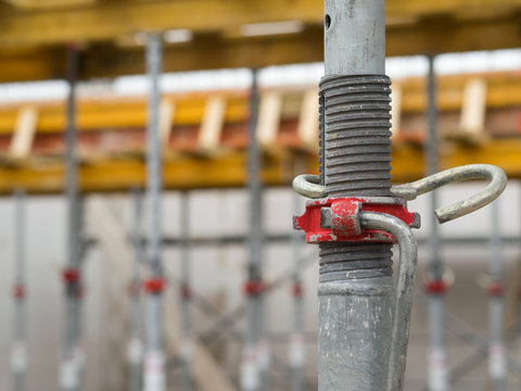 Deckenst&uuml;tze - Deckenschalung - Baustelle - Tragkraft - St&uuml;tzen
