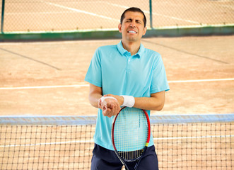 tennis player with wrist pain