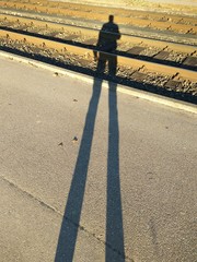 Schatten Mann auf Gleis