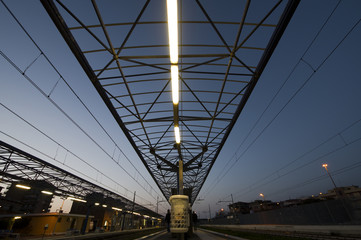 Naklejka premium railway station at night