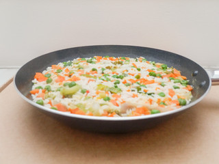 Zeleninove rizoto in a pan