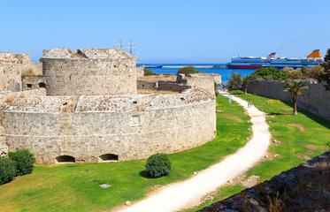 Fototapeta na wymiar Fortifications of Old Town of Rhodes - Italy tower, Greece
