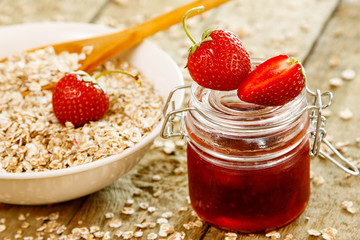 Oatmeal flakes with strawberry jam