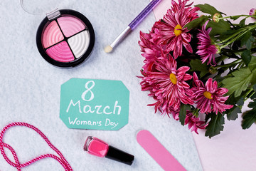 Obraz na płótnie Canvas Greeting card, flowers and cosmetics. Gifts for international Women's Day.