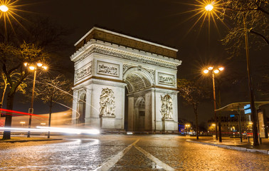 Fototapeta premium Łuk Triumfalny wieczorem, Paryż.