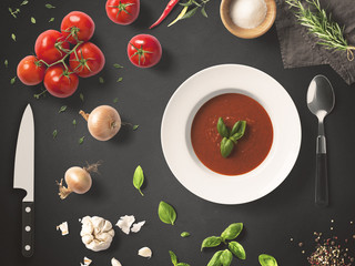 Küche und Kochen | Zutaten für eine Tomatensuppe  