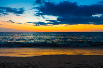 Fototapeta na wymiar Sunset over the beach of ocean