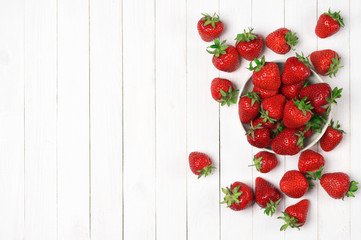Strawberries on white wood - 139339234