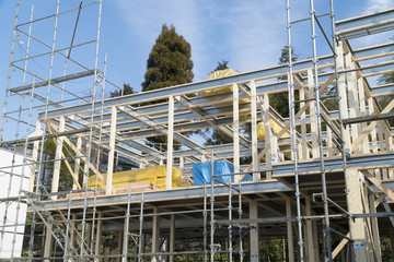 住宅　木造住宅建設現場　イメージ　足場