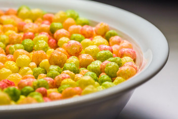 Gepuffter Knusperreis als Snack