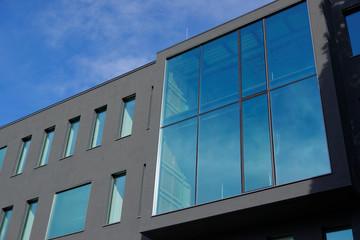 Modernes Bürogebäude - Fassade