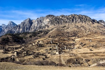 Горный пейзаж, красивый вид на горное ущелье, природа Северного Кавказа