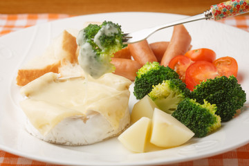 カマンベールチーズのフォンデュ