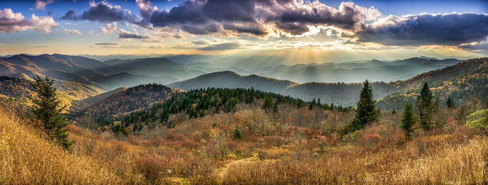Fototapeta Scenic sunset over Smoky Mountains from the Blue Ridge Parkway in North Carolina