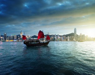 Obraz premium Hong Kong harbour in sunset time