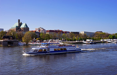 Ausflug auf der Elbe in Magdeburg