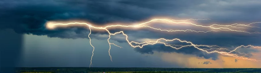 Selbstklebende Fototapete Sturm Blitze in der Landschaft