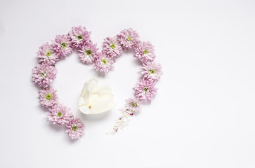 Heart frame wreath pattern with flowers, pink flower buds,