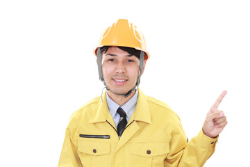 指示する作業員
