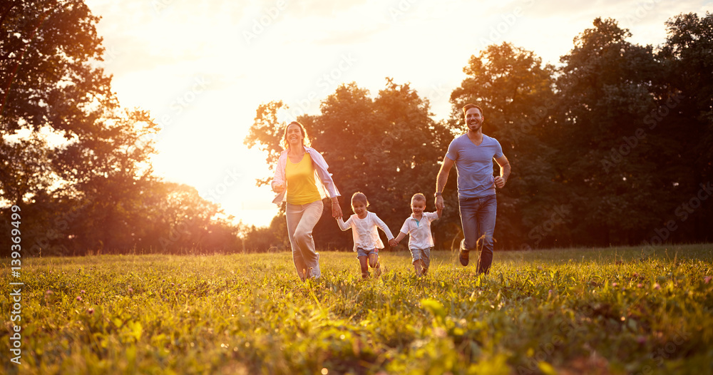 Wall mural Parents with children in nature