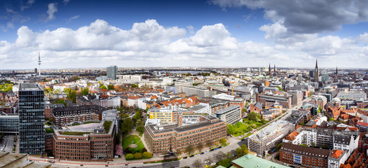 Hamburg von oben: Panorama mit Rathaus und Alster