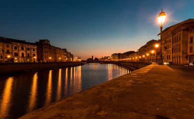 Fototapeta na wymiar Der Arno in Pisa