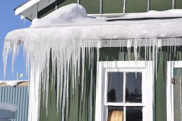 Naklejka premium Icicles in front of the house