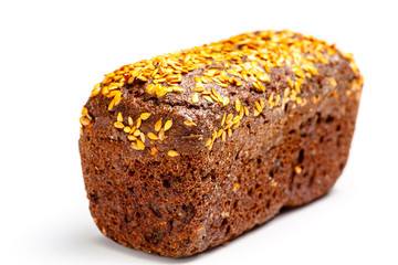 Rye bread according to old recipes with grains.