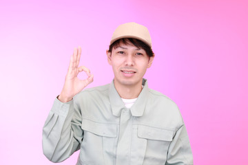 ガッツポーズの宅配人
