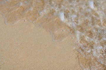 Wasserwellen am Strand in der Karibik