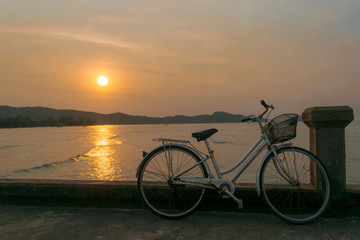 Fototapeta na wymiar Bicycles parked on a bridge in the sea.