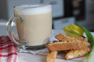 break for coffee, coffee time, time for coffee, coffee and cookies, italian cookies, cantuccini, italian cantuccini, cafe latte,latte, capuccino, cafe capuccino, 