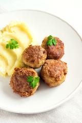 meatballs with mashed potatoes