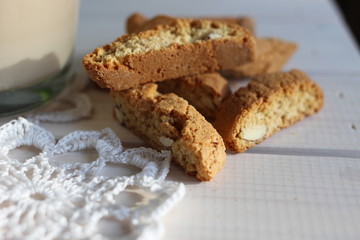  break for coffee, coffee time, time for coffee, coffee and cookies, italian cookies, cantuccini, italian cantuccini, cafe latte, latte, capuccino, cafe 