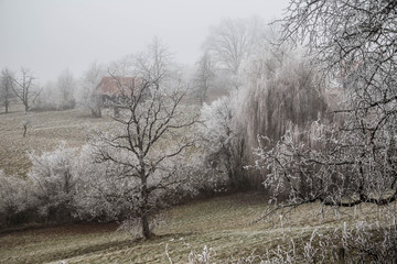 Idyllische weststeirische Landschaft im Winter