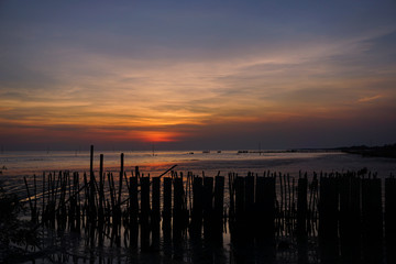 Obraz premium beautiful and dramatic blue ocean in the gulf of Thailand with sunset