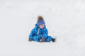 Fototapeta na wymiar Little cute toddler boy walking outdoors on beautiful sunny winter day