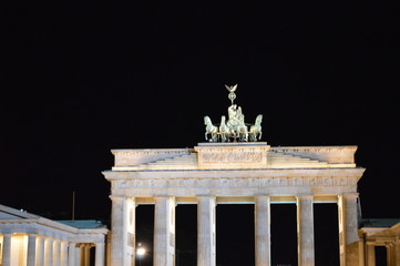 Obraz premium Night view of Brandenburg gate in Berlin, Germany
