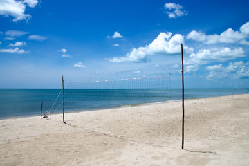 Obraz na płótnie Canvas volleyball net on the beach and blue sky.
