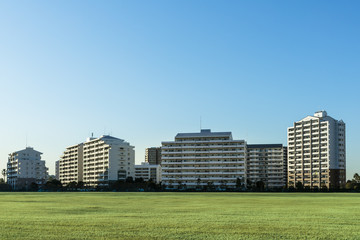 青空と高層住宅の風景３