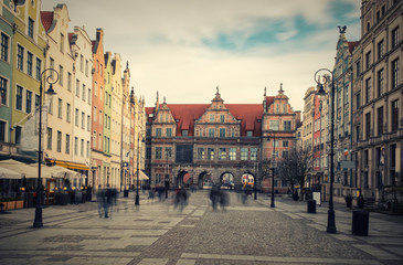 Fototapeta na wymiar Green Gate on Long Targ Street. Gdansk. People in motion.