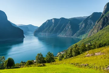 Foto auf Alu-Dibond Blick auf den Aurlandsfjorden, Sommer am Aussichtspunkt Stegastein. Provinz Sogn og Fjordane, Norwegen. © Tomasz Wozniak
