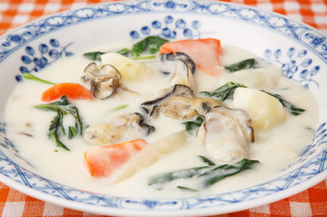 牡蠣とほうれん草のシチュー