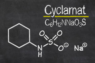 Schiefertafel mit der chemischen Formel von Cyclamat