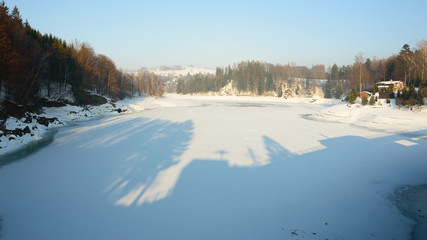 A large river in a mountain valley, the low water level, winter