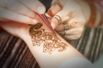 process of drawing, mehendi on hand with effect