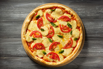 margarita pizza at wood