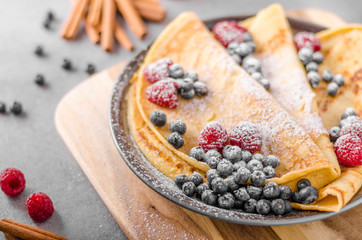 Cinnamon pancakes with blueberries