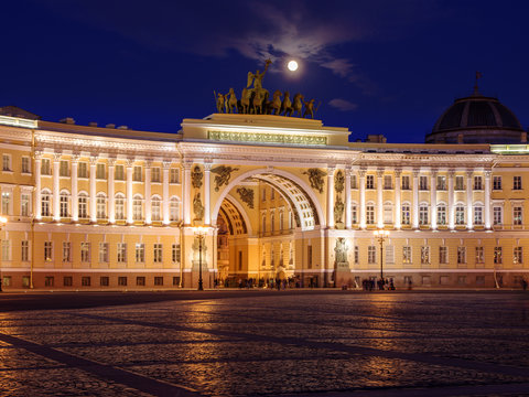 view on Arch of General Staff Building in Palace square, Saint-Petersburg, Russia