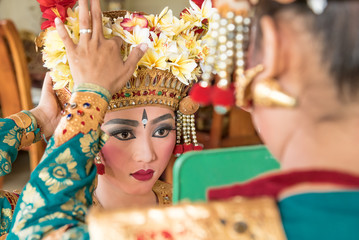 balinese legong dancers prepare for their stage